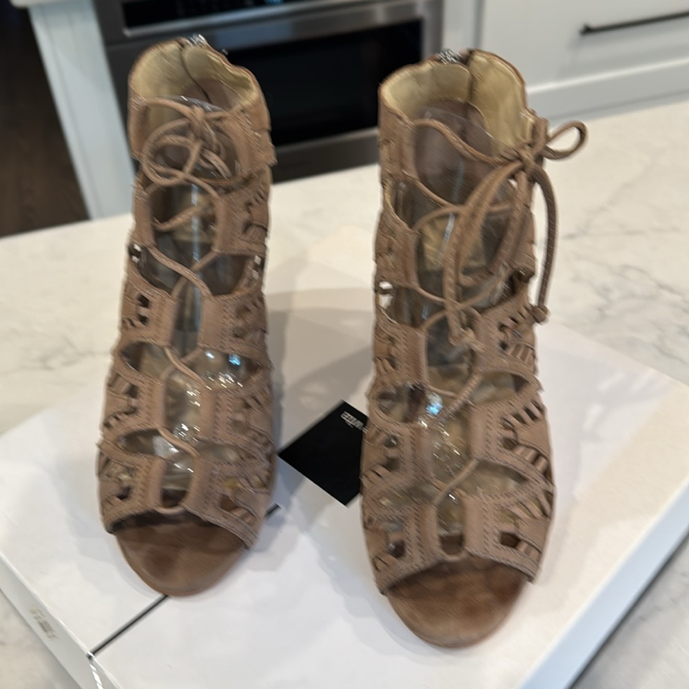 Dolce Vita Shandy Taupe Nubuck Wedge Size 8 Lace Up Front Open Toe Bootie